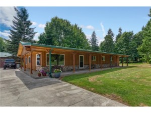 Beautiful craftsman style 1 level living